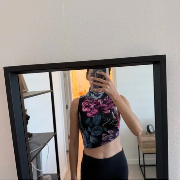 NWT KEEPSAKE the Label Black Floral Crop Top - Picture 4 of 5
